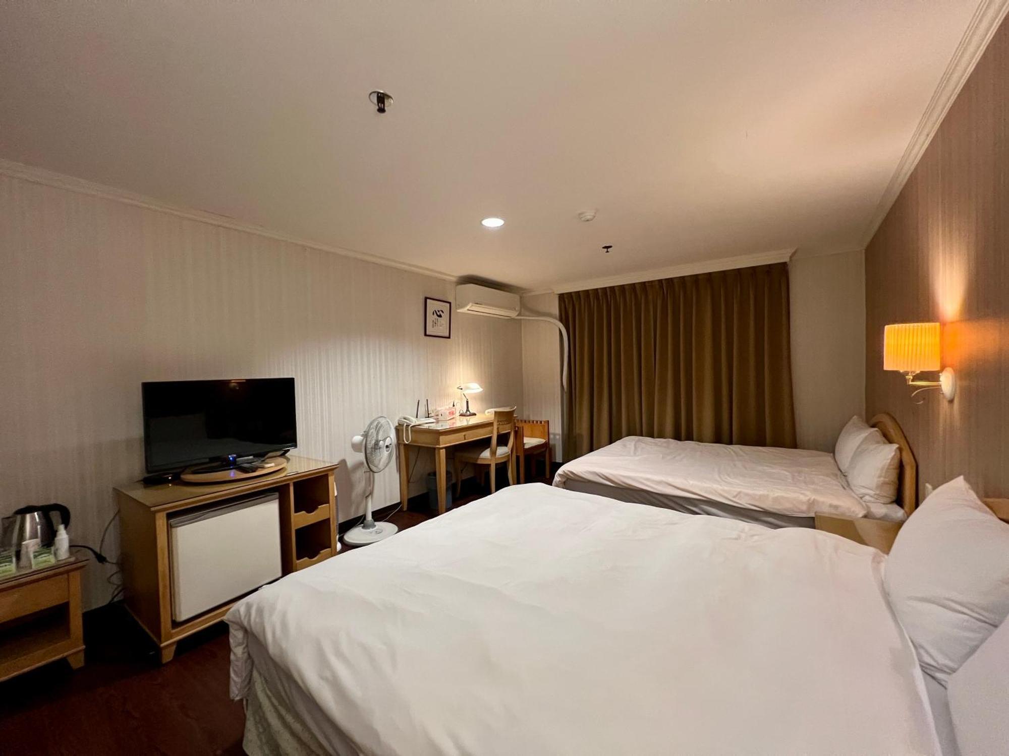 Hermes Hotel مدينة هسينشو المظهر الخارجي الصورة